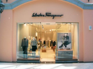 Модный дом Salvatore Ferragamo начнет чипировать свою продукцию